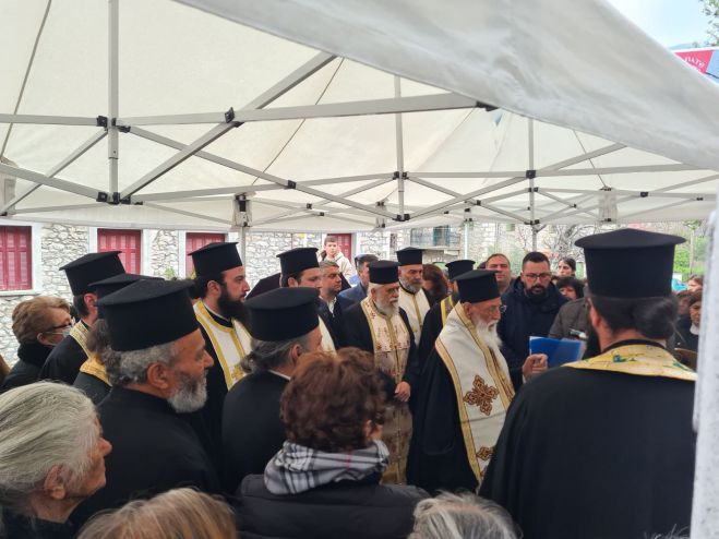 &Tau;&alpha; &theta;&upsilon;&rho;&alpha;&nu;&omicron;ί&xi;&iota;&alpha; &tau;&omicron;&upsilon; &Iota;&epsilon;&rho;&omicron;ύ &Nu;&alpha;&omicron;ύ &Pi;&alpha;&mu;&mu;&epsilon;&gamma;ί&sigma;&tau;&omega;&nu; &Tau;&alpha;&xi;&iota;&alpha;&rho;&chi;ώ&nu; &sigma;&tau;&eta;&nu; &Kappa;&alpha;&nu;&delta;ή&lambda;&alpha; (&epsilon;&iota;&kappa;ό&nu;&epsilon;&sigmaf;)