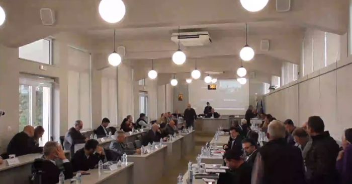Live η συζήτηση για τις κατολισθήσεις στο περιφερειακό συμβούλιο