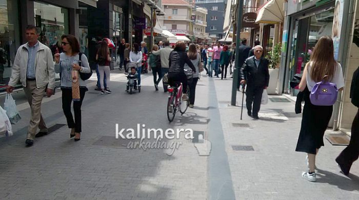 «Πλημμύρισε» με κόσμο το κέντρο της Τρίπολης! (εικόνες)