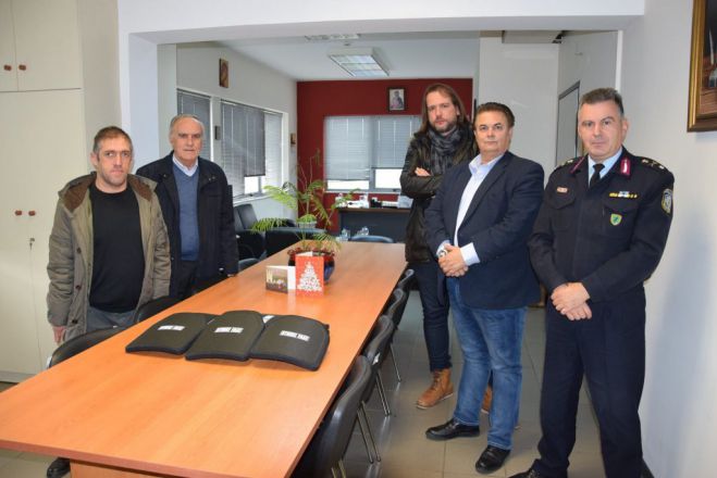 &Alpha;&lambda;&epsilon;&xi;ί&sigma;&phi;&alpha;&iota;&rho;&alpha; &gamma;&iota;&lambda;έ&kappa;&alpha; &delta;ώ&rho;&iota;&sigma;&epsilon; &omicron; &Delta;&eta;&mu;ή&tau;&rho;&eta;&sigmaf; &Pi;&alpha;&upsilon;&lambda;ή&sigmaf; &sigma;&tau;&eta;&nu; &Alpha;&sigma;&tau;&upsilon;&nu;&omicron;&mu;&iota;&kappa;ή &Delta;&iota;&epsilon;ύ&theta;&upsilon;&nu;&sigma;&eta; &Alpha;&rho;&kappa;&alpha;&delta;ί&alpha;&sigmaf; (vd)
