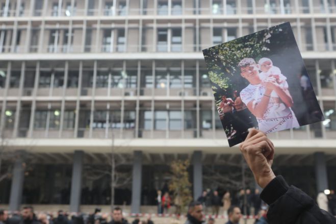 &Pi;έ&theta;&alpha;&nu;&epsilon; &omicron; 16&chi;&rho;&omicron;&nu;&omicron;&sigmaf; &Rho;&omicron;&mu;ά