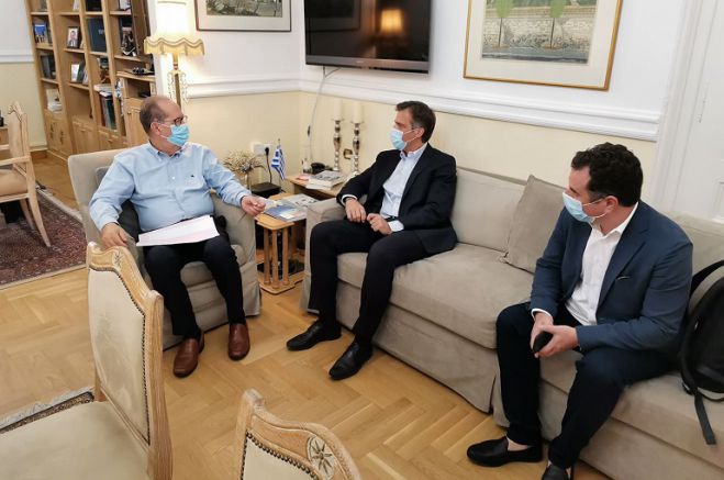 &Sigma;&tau;&eta;&nu; &Tau;&rho;ί&pi;&omicron;&lambda;&eta; &omicron; &Pi;&rho;ό&epsilon;&delta;&rho;&omicron;&sigmaf; &tau;&omicron;&upsilon; &Epsilon;&Omicron;&Delta;&Upsilon;: "&Tau;&omicron; &epsilon;&pi;ό&mu;&epsilon;&nu;&omicron; &delta;&iota;ά&sigma;&tau;&eta;&mu;&alpha; &alpha;&nu;&alpha;&mu;έ&nu;&epsilon;&tau;&alpha;&iota; &delta;ύ&sigma;&kappa;&omicron;&lambda;&omicron;" (vd)