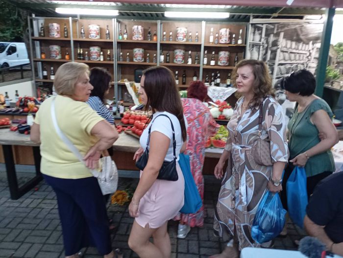 &Tau;&epsilon;&gamma;έ&alpha; | &Tau;&alpha; &ldquo;&Kappa;&epsilon;&rho;ά&sigma;&mu;&alpha;&tau;&alpha; &tau;&eta;&sigmaf; &Gamma;&iota;&alpha;&gamma;&iota;ά&sigmaf;&rdquo; &kappa;έ&rho;&delta;&iota;&sigma;&alpha;&nu; &tau;&alpha; &kappa;&omicron;&lambda;&alpha;&kappa;&epsilon;&upsilon;&tau;&iota;&kappa;ά &sigma;&chi;ό&lambda;&iota;&alpha; (&epsilon;&iota;&kappa;ό&nu;&epsilon;&sigmaf;)