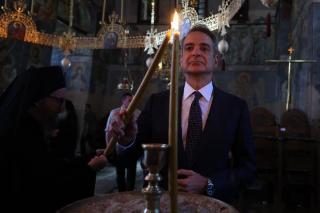 Viral το χειρόγραφο και ανορθόγραφο σημείωμα του Μητσοτάκη στο Άγιο Όρος