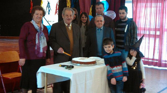 Έ&kappa;&omicron;&psi;&epsilon; &tau;&eta;&nu; &pi;ί&tau;&alpha; &tau;&omicron;&upsilon; &omicron; &sigma;ύ&lambda;&lambda;&omicron;&gamma;&omicron;&sigmaf; &tau;&omega;&nu; &alpha;&pi;&alpha;&nu;&tau;&alpha;&chi;&omicron;ύ &Pi;&alpha;&pi;&alpha;&rho;&alpha;ί&omega;&nu; (&epsilon;&iota;&kappa;ό&nu;&epsilon;&sigmaf;)