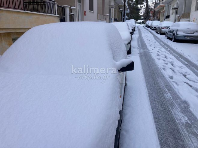 &Pi;&rho;&omega;ί &sigma;&tau;&eta;&nu; &chi;&iota;&omicron;&nu;&iota;&sigma;&mu;έ&nu;&eta; &Tau;&rho;ί&pi;&omicron;&lambda;&eta; ... (&epsilon;&iota;&kappa;ό&nu;&epsilon;&sigmaf;)