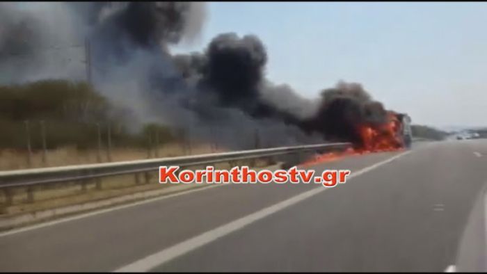 Απορριμματοφόρο πήρε φωτιά στην εθνική οδό Αθηνών - Κορίνθου (vd)
