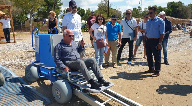 Η Περιφερειακή Ομοσπονδία ΑμεΑ για την προσβασιμότητα ατόμων με αναπηρία στη θάλασσα και τις παραλίες (vd)