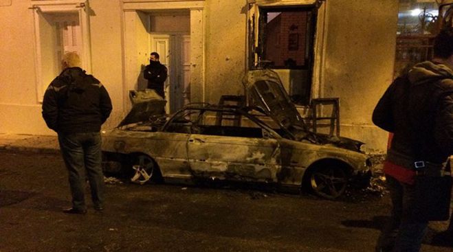 &Delta;έ&kappa;&alpha; &mu;&omicron;&lambda;ό&tau;&omicron;&phi; &kappa;&alpha;&iota; έ&nu;&alpha;&sigmaf; &alpha;&sigma;&tau;&upsilon;&nu;&omicron;&mu;&iota;&kappa;ό&sigmaf; &tau;&rho;&alpha;&upsilon;&mu;&alpha;&tau;ί&alpha;&sigmaf; &sigma;&tau;&omicron; &sigma;&pi;ί&tau;&iota; &tau;&omicron;&upsilon; &Phi;&lambda;&alpha;&mu;&pi;&omicron;&upsilon;&rho;ά&rho;&eta;