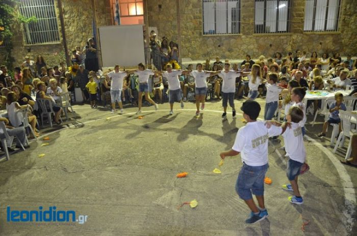 &Gamma;&iota;&omicron;&rho;&tau;ή &mu;&epsilon;&lambda;&iota;&omicron;ύ 2015 &sigma;&tau;&alpha; &Pi;έ&rho;&alpha; &Mu;έ&lambda;&alpha;&nu;&alpha; (&epsilon;&iota;&kappa;ό&nu;&epsilon;&sigmaf; - &beta;ί&nu;&tau;&epsilon;&omicron;)