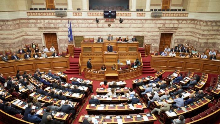 Βουλή | Το βράδυ ψηφίζεται το νομοσχέδιο για την κυβερνησιμότητα στους δήμους
