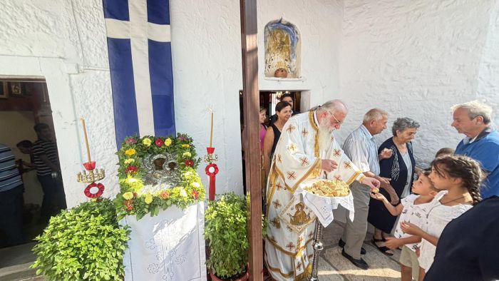 &Omicron; &Mu;&eta;&tau;&rho;&omicron;&pi;&omicron;&lambda;ί&tau;&eta;&sigmaf; &Mu;&alpha;&nu;&tau;&iota;&nu;&epsilon;ί&alpha;&sigmaf; &kappa;&alpha;&iota; &Kappa;&upsilon;&nu;&omicron;&upsilon;&rho;ί&alpha;&sigmaf; &sigma;&tau;&eta;&nu; &Epsilon;&pi;έ&tau;&epsilon;&iota;&omicron; 200 &epsilon;&tau;ώ&nu; &alpha;&pi;ό &tau;&eta;&nu; &Mu;ά&chi;&eta; &tau;&omicron;&upsilon; &Pi;&rho;&alpha;&sigma;&tau;&omicron;ύ (&epsilon;&iota;&kappa;ό&nu;&epsilon;&sigmaf;)