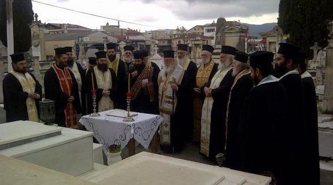 &Tau;&rho;&iota;&sigma;ά&gamma;&iota;&omicron; &sigma;&tau;&omicron;&upsilon;&sigmaf; &pi;&rho;&omicron;&kappa;&alpha;&tau;ό&chi;&omicron;&upsilon;&sigmaf; &tau;&omicron;&upsilon; &tau;έ&lambda;&epsilon;&sigma;&epsilon; &omicron; &Mu;&eta;&tau;&rho;&omicron;&pi;&omicron;&lambda;ί&tau;&eta;&sigmaf; &Alpha;&lambda;έ&xi;&alpha;&nu;&delta;&rho;&omicron;&sigmaf; (&epsilon;&iota;&kappa;ό&nu;&epsilon;&sigmaf;)