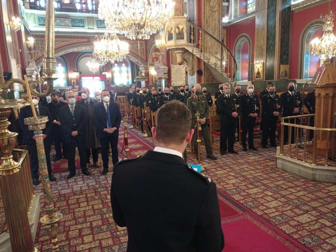&Tau;&eta; &mu;&nu;ή&mu;&eta; &tau;&omega;&nu; &Alpha;&gamma;ί&omega;&nu; &Tau;&rho;&iota;ώ&nu; &epsilon;&nu; &Kappa;&alpha;&mu;ί&nu;&omega; &Pi;&alpha;ί&delta;&omega;&nu; &gamma;&iota;ό&rho;&tau;&alpha;&sigma;&epsilon; &eta; &Pi;&upsilon;&rho;&omicron;&sigma;&beta;&epsilon;&sigma;&tau;&iota;&kappa;ή &sigma;&tau;&eta;&nu; &Tau;&rho;ί&pi;&omicron;&lambda;&eta; (&epsilon;&iota;&kappa;ό&nu;&epsilon;&sigmaf;)