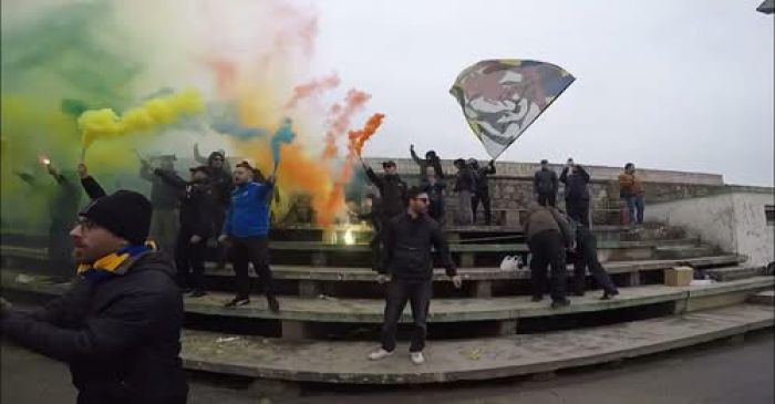 &Pi;&alpha;&rho;&alpha;&kappa;ά&mu;&epsilon;&rho;&alpha; | &Eta; &mu;&epsilon;&gamma;ά&lambda;&eta; &nu;ί&kappa;&eta; &tau;&omega;&nu; &kappa;&omicron;&rho;&iota;&tau;&sigma;&iota;ώ&nu; &tau;&omicron;&upsilon; &Alpha;&sigma;&tau;έ&rho;&alpha; (vd)