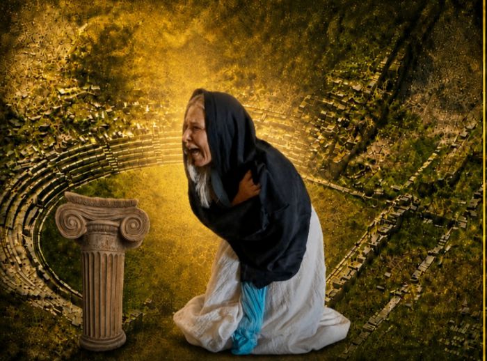 &laquo;&Xi;&alpha;&nu;&theta;ί&pi;&pi;&eta;, &eta; &gamma;&upsilon;&nu;&alpha;ί&kappa;&alpha; &tau;&omicron;&upsilon; &Sigma;&omega;&kappa;&rho;ά&tau;&eta;&raquo; &tau;&omicron; &beta;&rho;ά&delta;&upsilon; &sigma;&tau;&omicron; &Alpha;&rho;&chi;&alpha;ί&omicron; &Theta;έ&alpha;&tau;&rho;&omicron; &Mu;&alpha;&nu;&tau;&iota;&nu;&epsilon;ί&alpha;&sigmaf;
