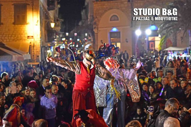 Ξετρέλανε μικρούς και μεγάλους το Βενετσιάνικο Καρναβάλι στο Ναύπλιο (vd)