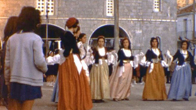 Μαθητική παρέλαση στη Βυτίνα Αρκαδίας την 25η Μαρτίου 1970! (vd)