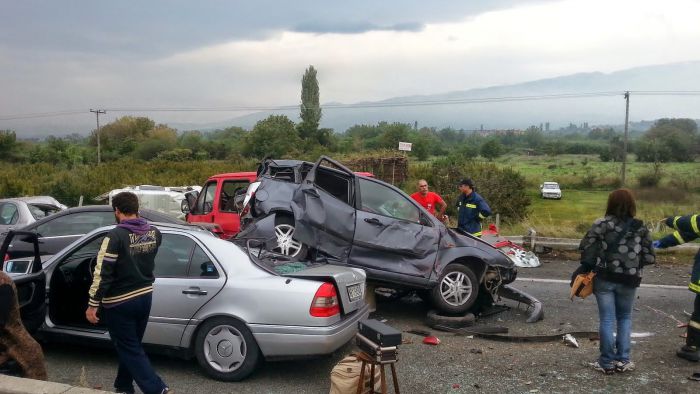 &Kappa;&alpha;&rho;&alpha;&mu;&pi;ό&lambda;&alpha; &mu;&epsilon; &nu;&epsilon;&kappa;&rho;&omicron;ύ&sigmaf; &sigma;&tau;&eta;&nu; &Epsilon;&gamma;&nu;&alpha;&tau;ί&alpha; (&epsilon;&iota;&kappa;ό&nu;&epsilon;&sigmaf; - &beta;ί&nu;&tau;&epsilon;&omicron;)