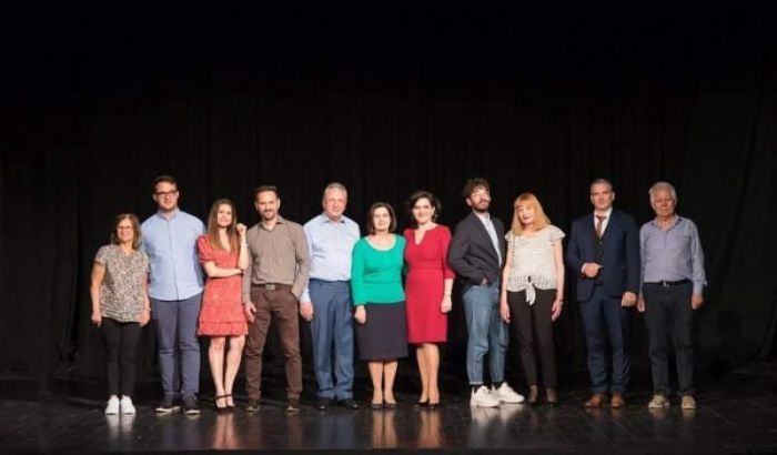 &Epsilon;&tau;&omicron;&iota;&mu;ά&zeta;&epsilon;&tau;&alpha;&iota; &gamma;&iota;&alpha; &pi;&alpha;&rho;&alpha;&sigma;&tau;ά&sigma;&epsilon;&iota;&sigmaf; &eta; &Theta;&epsilon;&alpha;&tau;&rho;&iota;&kappa;ή &Omicron;&mu;ά&delta;&alpha; &tau;&omega;&nu; &Delta;&alpha;&sigma;&kappa;ά&lambda;&omega;&nu; &tau;&eta;&sigmaf; &Tau;&rho;ί&pi;&omicron;&lambda;&eta;&sigmaf;!