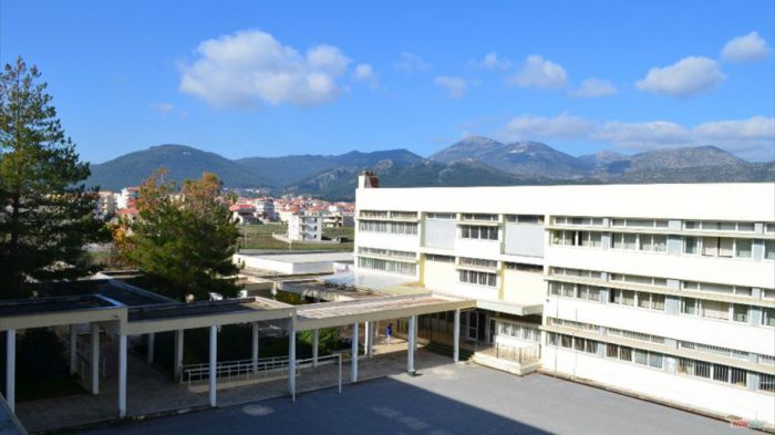 2ο Λύκειο Τρίπολης | Δωρεά χρημάτων στο σχολείο από την σύζυγο και τα τέκνα του ελκιπόντος Χαράλαμπου Αθανασόπουλου