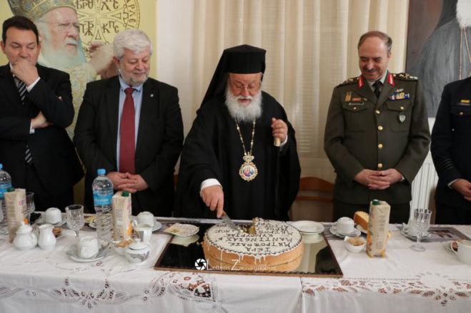 Το Εκκλησιαστικό Συμβούλιο του Μητροπολιτικού Ναού έκοψε πίτα για το 2018 (εικόνες)