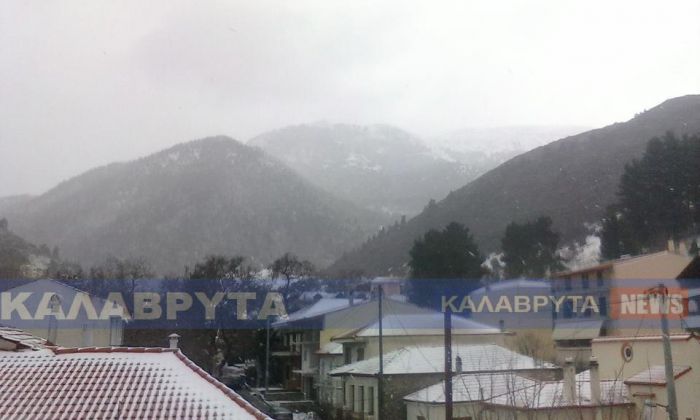 Έντονες χιονοπτώσεις στα Καλάβρυτα - Πάνω από 25 εκ. το χιόνι στο Χιονοδρομικό!