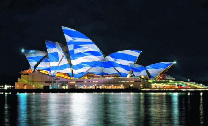 Τα ελληνικά χρώματα σε όλο τον κόσμο χάρις σε ιδέα Γορτυνίου διπλωμάτη!