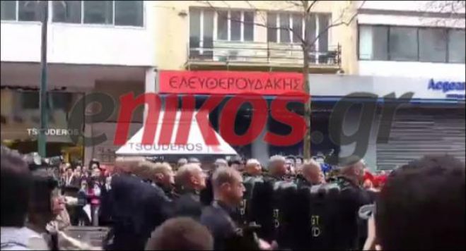 Το σύνθημα - μήνυμα των Βατραχανθρώπων για την Μακεδονία (vd)