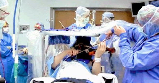 Έ&pi;&alpha;&iota;&zeta;&epsilon; &beta;&iota;&omicron;&lambda;ί..&epsilon;&nu;ώ &tau;&omicron;&nu; &chi;&epsilon;&iota;&rho;&omicron;&upsilon;&rho;&gamma;&omicron;ύ&sigma;&alpha;&nu;!