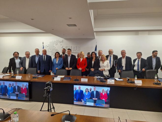 &Delta;&eta;&mu;ή&tau;&rho;&eta;&sigmaf; &Pi;&tau;&omega;&chi;ό&sigmaf;: &laquo;&Epsilon;&rho;&gamma;&alpha;&zeta;ό&mu;&alpha;&sigma;&tau;&epsilon; &gamma;&iota;&alpha; &tau;&eta; &delta;&eta;&mu;&iota;&omicron;&upsilon;&rho;&gamma;ί&alpha; &Omicron;&rho;&gamma;&alpha;&nu;&iota;&sigma;&mu;&omicron;ύ &Delta;&iota;&alpha;&chi;&epsilon;ί&rho;&iota;&sigma;&eta;&sigmaf; &Pi;&rho;&omicron;&omicron;&rho;&iota;&sigma;&mu;&omicron;ύ &sigma;&tau;&eta;&nu; &Pi;&epsilon;&rho;&iota;&phi;έ&rho;&epsilon;&iota;&alpha; &Pi;&epsilon;&lambda;&omicron;&pi;&omicron;&nu;&nu;ή&sigma;&omicron;&upsilon;&raquo;