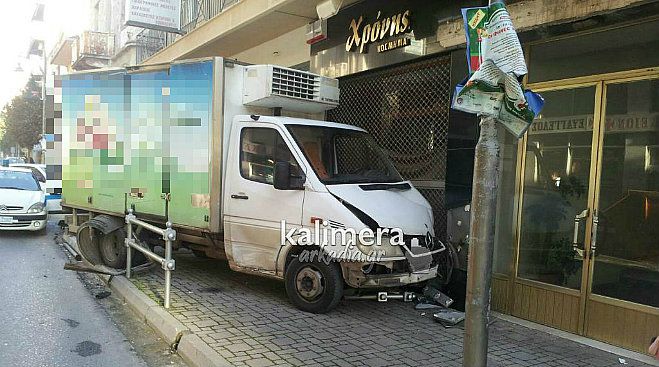 Τροχαίο στην «28ης Οκτωβρίου» νωρίς το πρωί στην Τρίπολη! (εικόνες)