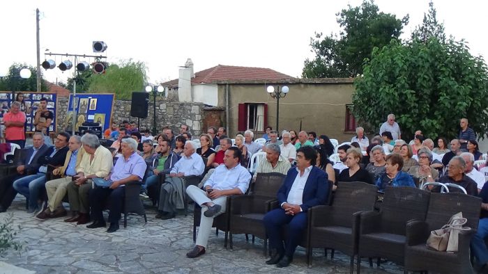 &Omicron; &Gamma;&iota;ώ&rho;&gamma;&omicron;&sigmaf; &Pi;&alpha;&pi;&alpha;&eta;&lambda;&iota;&omicron;ύ &gamma;&iota;&alpha; &tau;&omicron; &beta;&iota;&beta;&lambda;ί&omicron; &laquo;&Lambda;&alpha;&omicron;&gamma;&rho;&alpha;&phi;&iota;&kappa;ά &Pi;&epsilon;&lambda;&omicron;&pi;&omicron;&nu;&nu;ή&sigma;&omicron;&upsilon;&raquo;