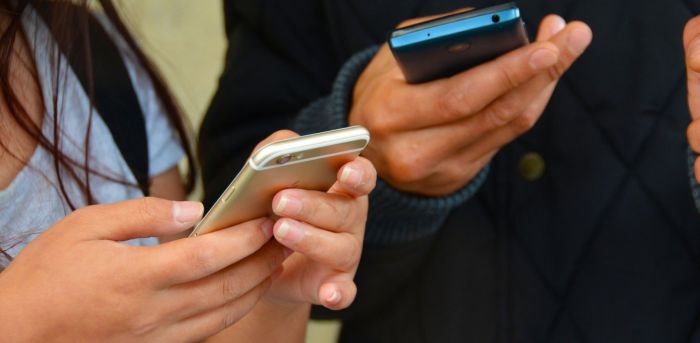 &Tau;&alpha; &alpha;&kappa;&rho;&iota;&beta;ό&tau;&epsilon;&rho;&alpha; &delta;&epsilon;&delta;&omicron;&mu;έ&nu;&alpha; &kappa;&iota;&nu;&eta;&tau;ή&sigmaf; &tau;&eta;&lambda;&epsilon;&phi;&omega;&nu;ί&alpha;&sigmaf; &sigma;&tau;&eta;&nu; &Epsilon;&upsilon;&rho;ώ&pi;&eta; έ&chi;&epsilon;&iota; &eta; &Epsilon;&lambda;&lambda;ά&delta;&alpha; (infographic)