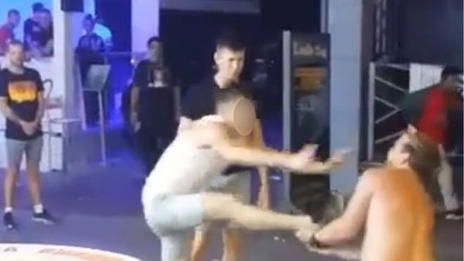 Ά&gamma;&rho;&iota;&omicron;&sigmaf; &kappa;&alpha;&beta;&gamma;ά&sigmaf; &sigma;&tau;&eta;&nu; &Alpha;&gamma;ί&alpha; &Nu;ά&pi;&alpha; | &Mu;&alpha;&chi;&eta;&tau;ή&sigmaf; &tau;&omicron;&upsilon; MMA &laquo;&iota;&sigma;&omicron;&pi;έ&delta;&omega;&sigma;&epsilon;&raquo; &delta;ύ&omicron; &tau;&omicron;&upsilon;&rho;ί&sigma;&tau;&epsilon;&sigmaf; (vd)