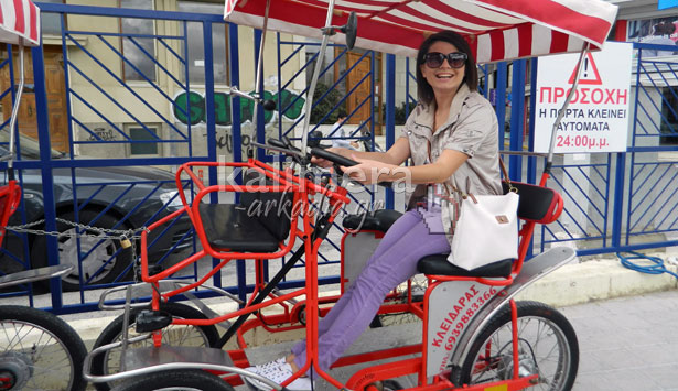 Ανάρπαστα έγιναν τα τετράτροχα ποδήλατα στην Τρίπολη (εικόνες – βίντεο)