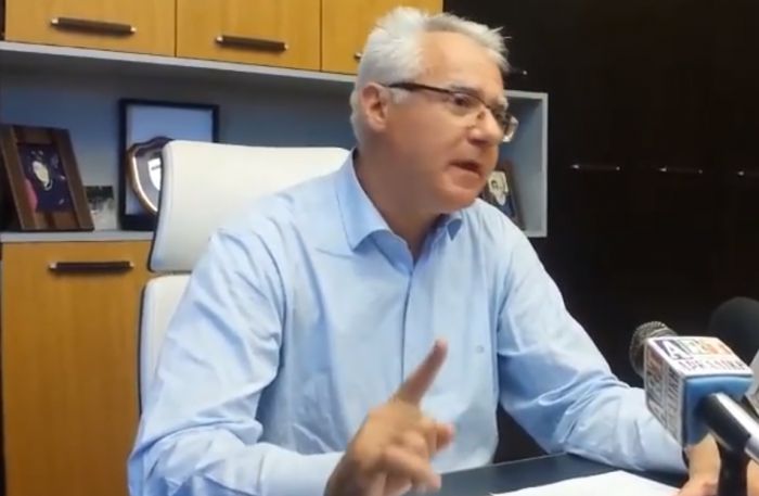 &Sigma;&mu;&upsilon;&rho;&nu;&iota;ώ&tau;&eta;&sigmaf;: "&Mu;&epsilon; &tau;&eta; &delta;&iota;&kappa;ή &mu;&alpha;&sigmaf; &delta;&eta;&mu;&omicron;&tau;&iota;&kappa;ή &alpha;&rho;&chi;ή, &theta;&alpha; &chi;&rho;&eta;&mu;&alpha;&tau;&omicron;&delta;&omicron;&tau;&eta;&theta;&epsilon;ί &eta; &Kappa;&Epsilon;&Delta;&Eta;&Tau;, ό&sigma;&omicron; &chi;&rho;&epsilon;&iota;ά&zeta;&epsilon;&tau;&alpha;&iota; &gamma;&iota;&alpha; &nu;&alpha; &lambda;&epsilon;&iota;&tau;&omicron;&upsilon;&rho;&gamma;&epsilon;ί &chi;&omega;&rho;ί&sigmaf; &pi;&rho;ό&beta;&lambda;&eta;&mu;&alpha;" (vd)