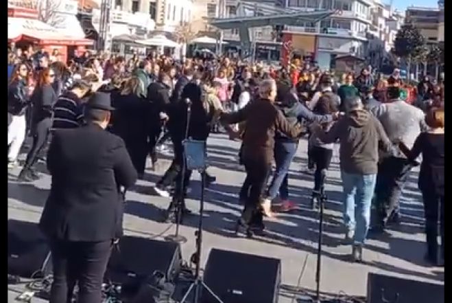 Το γλέντι του Δήμου Τρίπολης για την Τσικνοπέμπτη στην Πλατεία Πετρινού! (vd)
