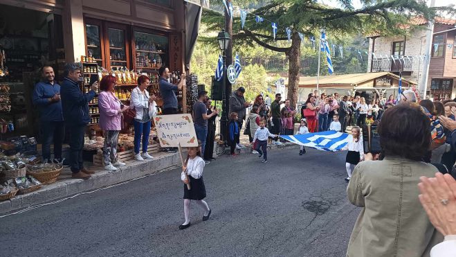 Αντιπροσωπεία της παράταξης "Γορτυνία που μας αξίζει" στις παρελάσεις της περιοχής (εικόνες)