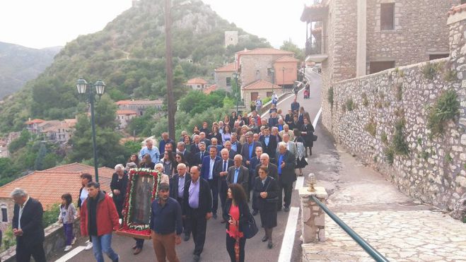 &Eta; &Kappa;&alpha;&rho;ύ&tau;&alpha;&iota;&nu;&alpha; &gamma;&iota;&omicron;&rho;&tau;ά&zeta;&epsilon;&iota; &tau;&omicron;&nu; &Pi;&omicron;&lambda;&iota;&omicron;ύ&chi;&omicron; &tau;&eta;&sigmaf;!