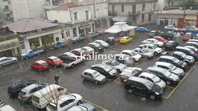 &Sigma;&upsilon;&mu;&beta;&alpha;ί&nu;&epsilon;&iota; &tau;ώ&rho;&alpha;: &Chi;&iota;&omicron;&nu;ί&zeta;&epsilon;&iota; &pi;ά&lambda;&iota; &sigma;&tau;&eta;&nu; &pi;ό&lambda;&eta; &tau;&eta;&sigmaf; &Tau;&rho;ί&pi;&omicron;&lambda;&eta;&sigmaf; (vd)!