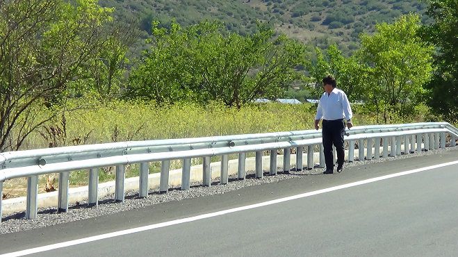 Νέο και ασφαλές γεφύρι στο δρόμο προς το Ζευγολατιό (vd)