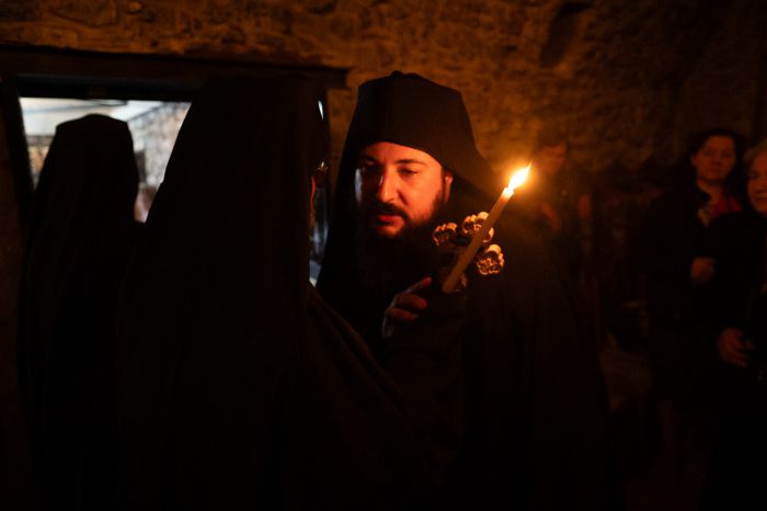 &Kappa;&omicron;&upsilon;&rho;ά &Mu;&omicron;&nu;&alpha;&chi;&omicron;ύ &alpha;&pi;ό &tau;&omicron;&nu; &Mu;&eta;&tau;&rho;&omicron;&pi;&omicron;&lambda;ί&tau;&eta; &Mu;&alpha;&nu;&tau;&iota;&nu;&epsilon;ί&alpha;&sigmaf; &kappa;&alpha;&iota; &Kappa;&upsilon;&nu;&omicron;&upsilon;&rho;ί&alpha;&sigmaf; &sigma;&tau;&eta; &Mu;&omicron;&nu;ή &Pi;&alpha;&nu;&alpha;&gamma;ί&alpha;&sigmaf; &Gamma;&omicron;&rho;&gamma;&omicron;&epsilon;&pi;&eta;&kappa;ό&omicron;&upsilon; &Nu;&epsilon;&sigma;&tau;ά&nu;&eta;&sigmaf; (&epsilon;&iota;&kappa;ό&nu;&epsilon;&sigmaf;)