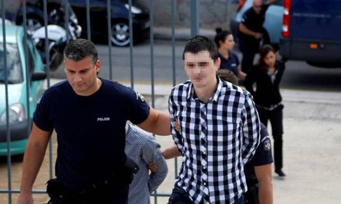 &Chi;&omega;&rho;ί&sigmaf; ί&chi;&nu;&omicron;&sigmaf; &mu;&epsilon;&tau;&alpha;&mu;έ&lambda;&epsilon;&iota;&alpha;&sigmaf; &omicron; &pi;&alpha;&tau;έ&rho;&alpha;&sigmaf; &tau;&eta;&sigmaf; Ά&nu;&nu;&upsilon;:&laquo;Έ&pi;&epsilon;&sigma;&epsilon; &sigma;&tau;&omicron; &mu;&pi;ά&nu;&iota;&omicron;.Ή&tau;&alpha;&nu; &beta;&alpha;&rho;&iota;ά, &gamma;&iota;΄&alpha;&upsilon;&tau;ό &tau;&eta;&nu; &tau;&epsilon;&mu;ά&chi;&iota;&sigma;&alpha;&raquo;