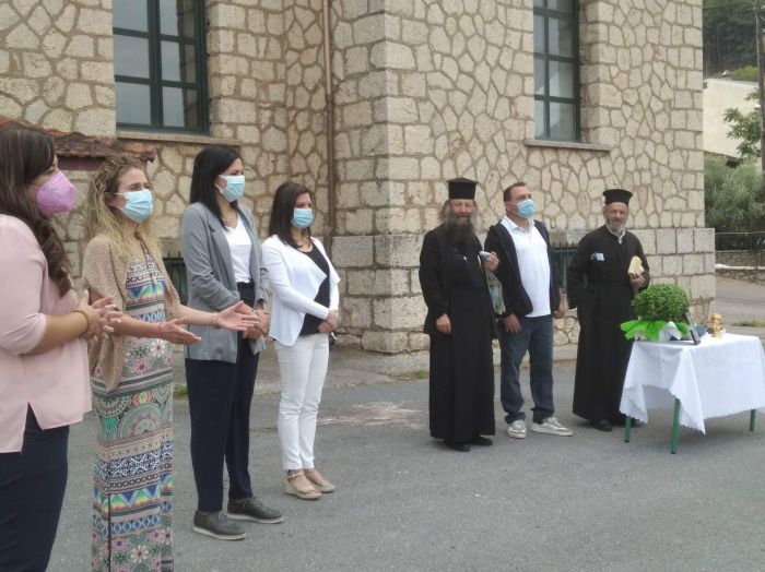 &Alpha;&gamma;&iota;&alpha;&sigma;&mu;ό&sigmaf; &gamma;&iota;&alpha; &tau;&eta; &nu;έ&alpha; &sigma;&chi;&omicron;&lambda;&iota;&kappa;ή &chi;&rho;&omicron;&nu;&iota;ά &sigma;&tau;&eta;&nu; &Kappa;&alpha;&nu;&delta;ή&lambda;&alpha; (&epsilon;&iota;&kappa;ό&nu;&epsilon;&sigmaf;)