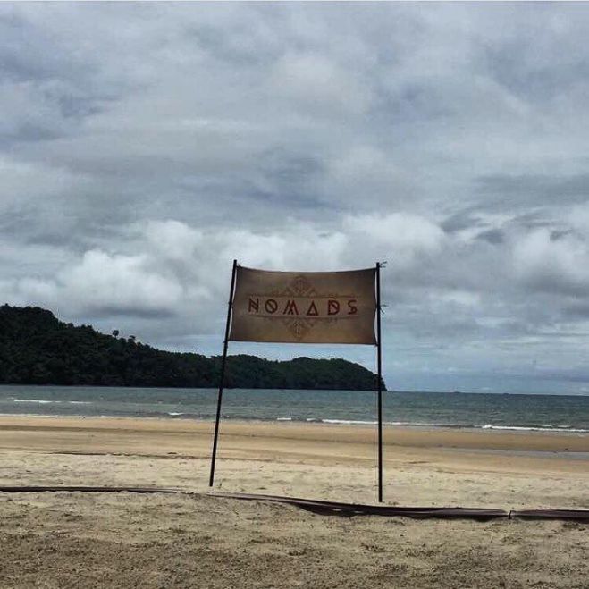 Nomads: &Gamma;&iota;&alpha;&tau;ί &delta;&iota;&alpha;&kappa;ό&pi;&eta;&kappa;&alpha;&nu; &tau;&alpha; &gamma;&upsilon;&rho;ί&sigma;&mu;&alpha;&tau;&alpha;;