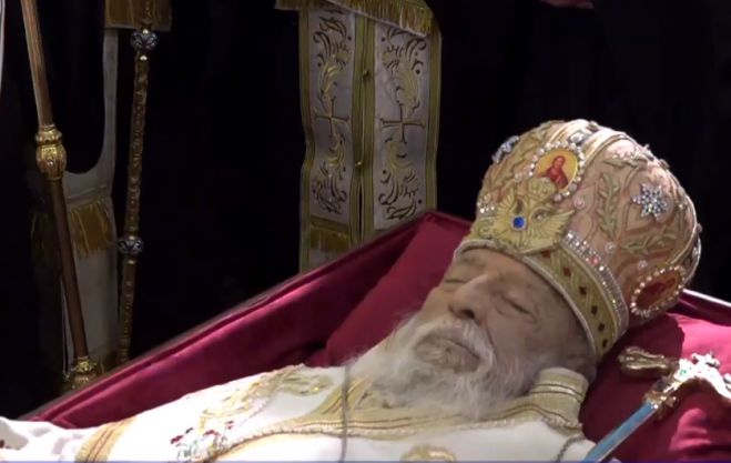 Live | &Eta; &Epsilon;&xi;ό&delta;&iota;&omicron;&sigmaf; &Alpha;&kappa;&omicron;&lambda;&omicron;&upsilon;&theta;ί&alpha; &tau;&omicron;&upsilon; &mu;&alpha;&kappa;&alpha;&rho;&iota;&sigma;&tau;&omicron;ύ &Mu;&eta;&tau;&rho;&omicron;&pi;&omicron;&lambda;ί&tau;&eta; &Mu;&alpha;&nu;&tau;&iota;&nu;&epsilon;ί&alpha;&sigmaf; &kappa;&alpha;&iota; &Kappa;&upsilon;&nu;&omicron;&upsilon;&rho;ί&alpha;&sigmaf;