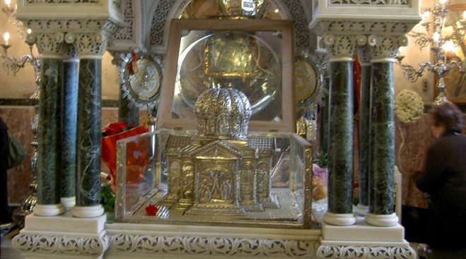 &Eta; &Kappa;ά&rho;&alpha; &tau;&omicron;&upsilon; &Alpha;&gamma;ί&omicron;&upsilon; &Alpha;&pi;&omicron;&sigma;&tau;ό&lambda;&omicron;&upsilon; &Alpha;&nu;&delta;&rho;έ&omicron;&upsilon; έ&rho;&chi;&epsilon;&tau;&alpha;&iota; &alpha;&pi;ό &tau;&eta;&nu; &Pi;ά&tau;&rho;&alpha; &sigma;&tau;&eta;&nu; &Tau;&rho;ί&pi;&omicron;&lambda;&eta;!