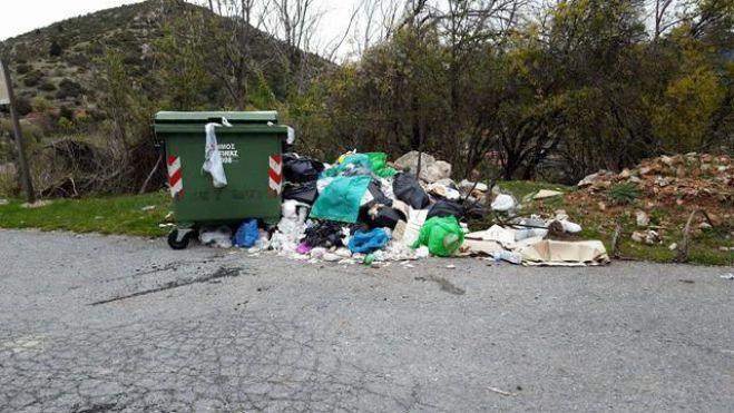 Γορτυνία - Τα σκουπίδια στα Μαγούλιανα (εικόνες)