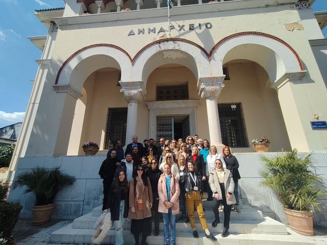 &Omicron; &Delta;ή&mu;&omicron;&sigmaf; &Tau;&rho;ί&pi;&omicron;&lambda;&eta;&sigmaf; &sigma;&tau;&eta;&nu; &Epsilon;&theta;&nu;&iota;&kappa;ή &delta;&rho;&alpha;&sigma;&tau;&eta;&rho;&iota;ό&tau;&eta;&tau;&alpha; &mu;&epsilon; &tau;ί&tau;&lambda;&omicron;&nbsp;"Municipalities Towards Solidarity and beyond"